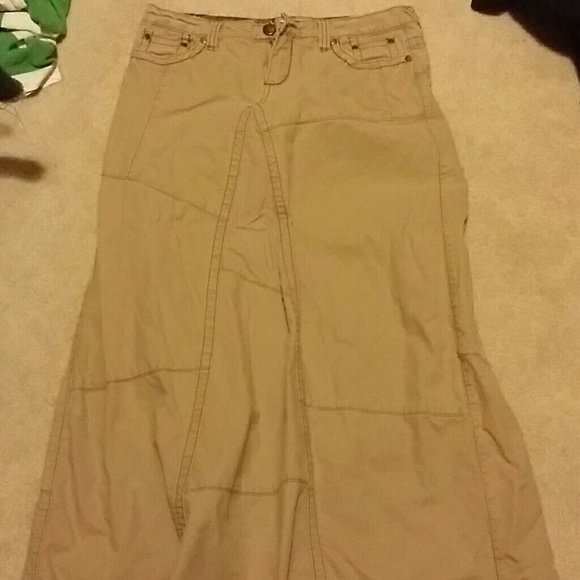 Long kaki skirt