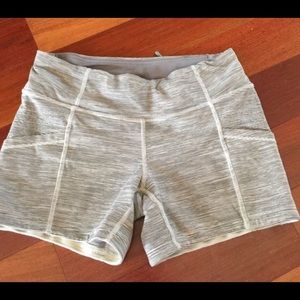 Lululemon boogie shorts size 4