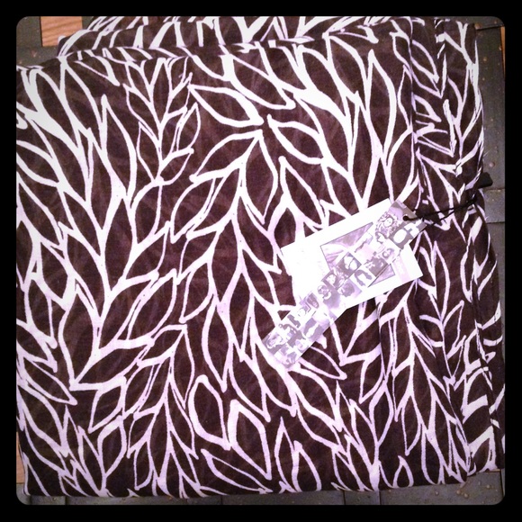 ❗️SOLD❗️ Black & White scarf