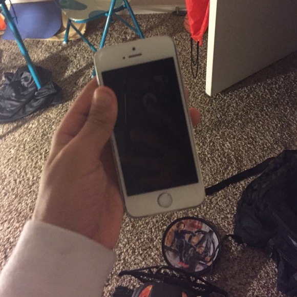 iPhone 5s - Picture 3 of 3