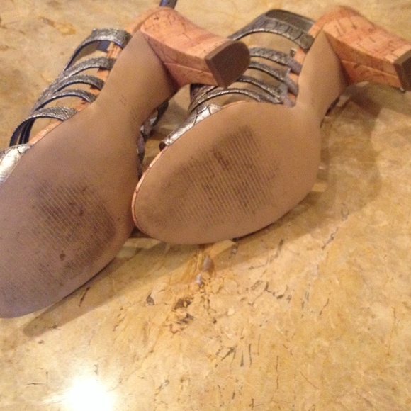 Brownish grey heels. - Picture 2 of 4