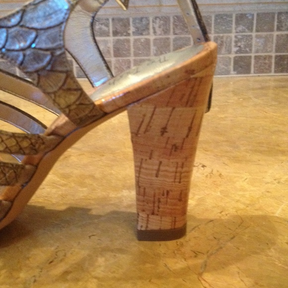 Brownish grey heels. - Picture 3 of 4