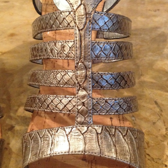 Brownish grey heels. - Picture 4 of 4