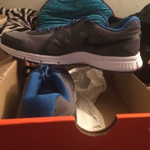 Mens NIKE revolution 2 BRAND NEW!