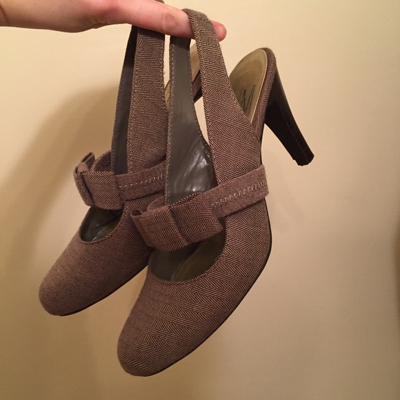 Vintage herringbone pattern bow heels final sale! - Picture 1 of 4