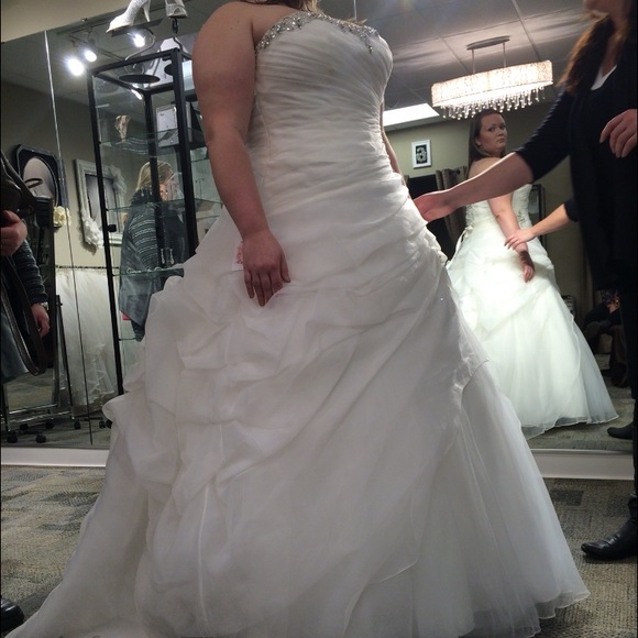 HOST PICK🎉🎉 Plus size Wedding Dress - Picture 4 of 4