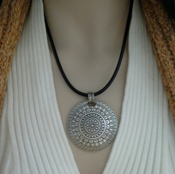 Medallion necklace