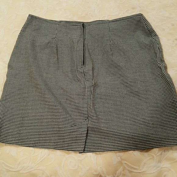 Donated Black & white plaid mini skirt.  Sz 13 - Picture 3 of 3