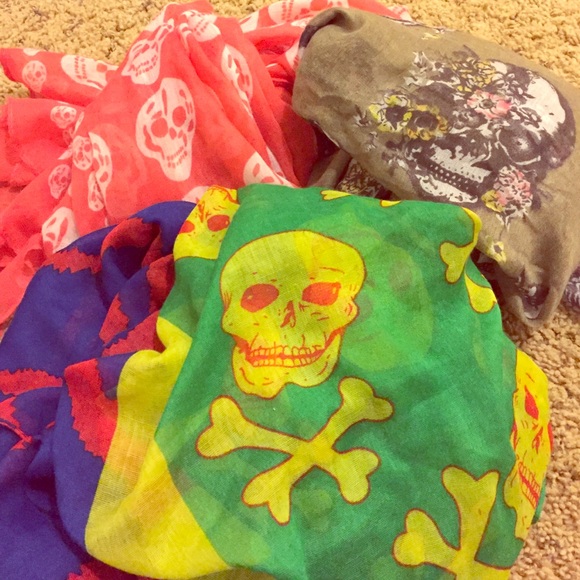 3 Buckle scarves