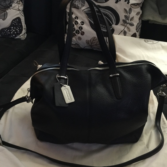 Black Coach Pebble Handbag - Picture 3 of 4