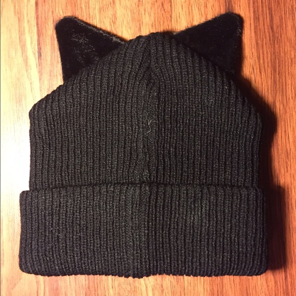 🚫SOLD 🚫😻 Cat Ear Beanie 😻 - Picture 2 of 3
