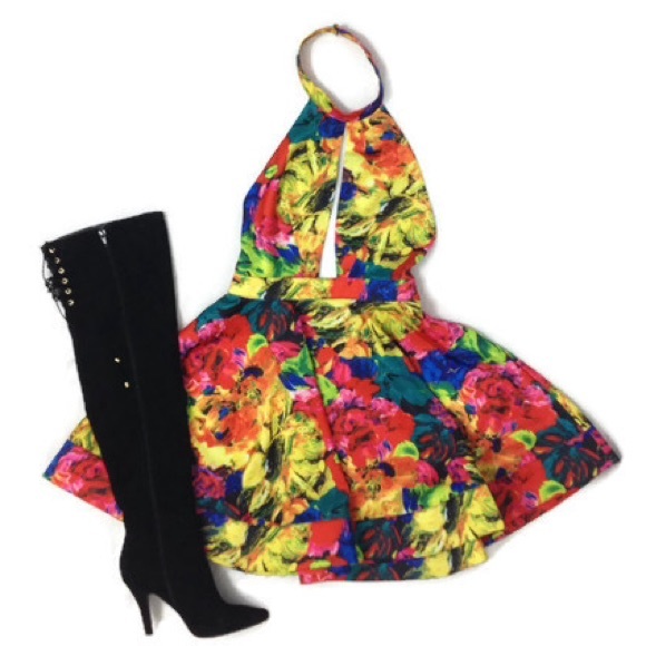 Dresses & Skirts - GORGEOUS Floral Flared Skater Dress