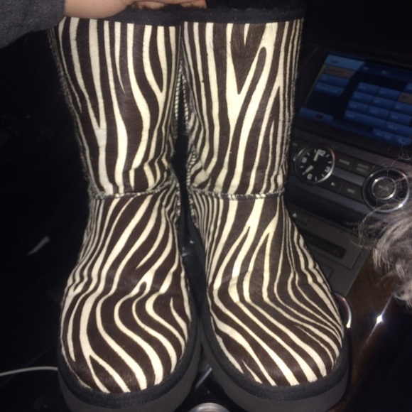 ZEBRA UGGS! - Picture 2 of 4