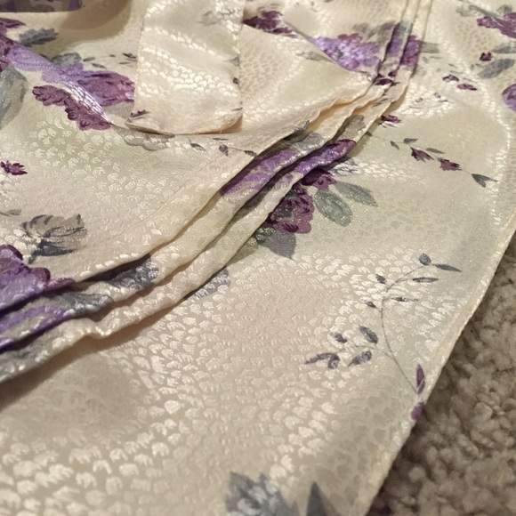 Flowered, Mini-dress - Picture 2 of 4