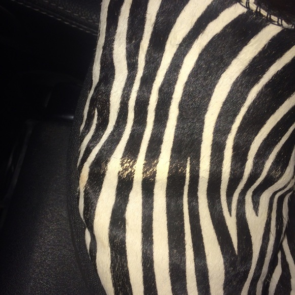 ZEBRA UGGS HAVE TO GO OFFERS PLEASE - Picture 3 of 4