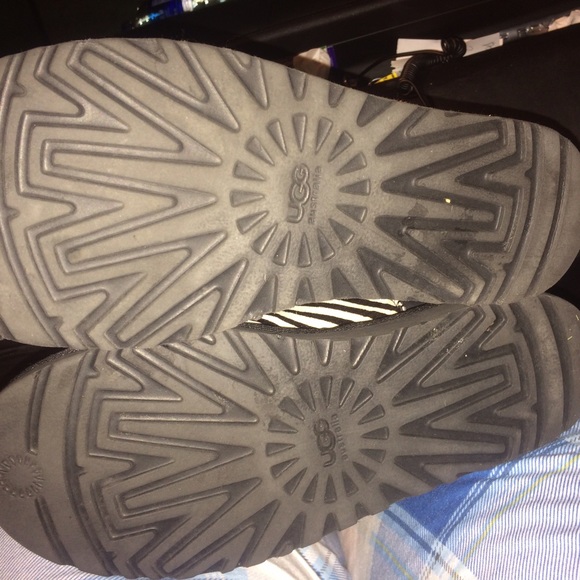 ZEBRA UGGS HAVE TO GO OFFERS PLEASE - Picture 4 of 4