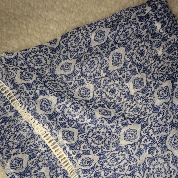 Hollister Off The Shoulder Crop Top - Picture 2 of 2