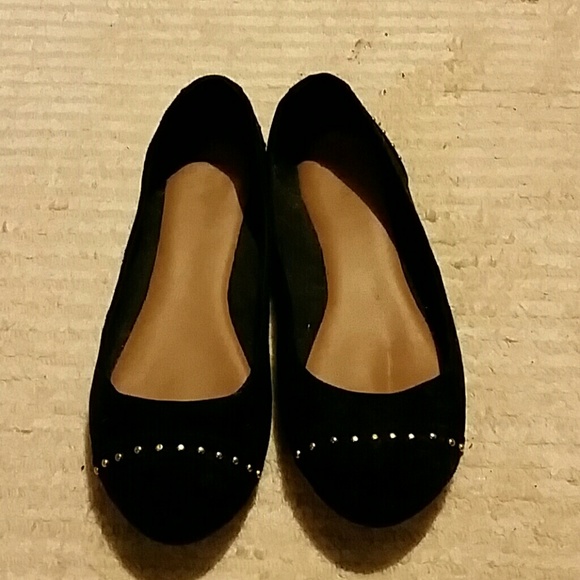 Black balley flats with gold studs!