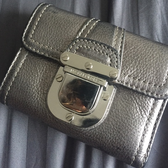 Michael kors wallet
