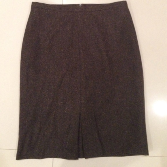Wool skirt. Great for office wear. - Picture 1 of 4