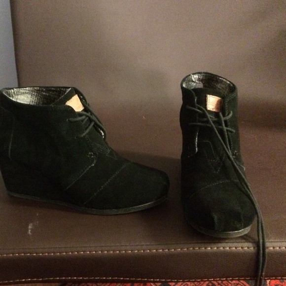 Black suede Tom's wedge booties