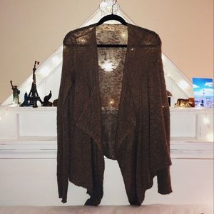 tan hollister cardigan💕