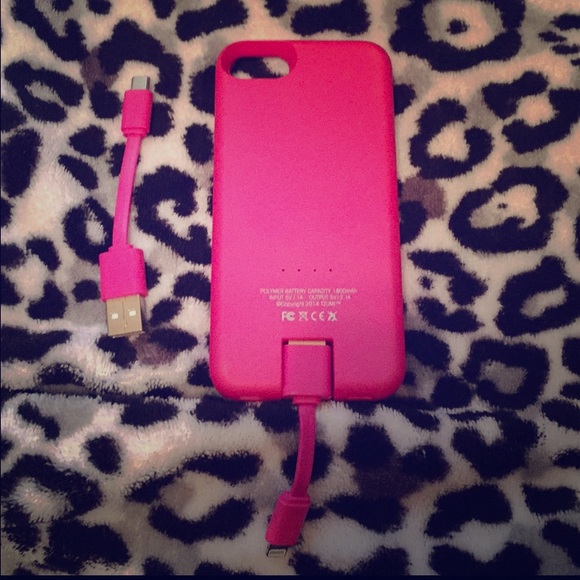 Portable charging case with charging cord - Picture 1 of 4