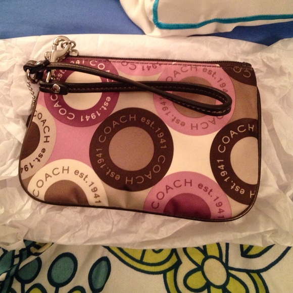 Coach Wristlet🚫🚫SOLD🚫🚫 - Picture 1 of 1