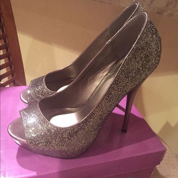 Open Toe Pumps - Metallic / Glitter