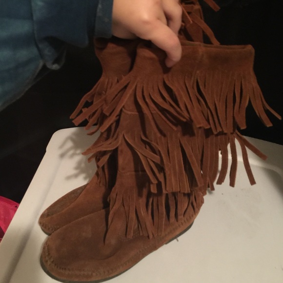 Minnetonka boots - Picture 2 of 2