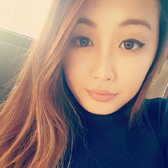 Meet your Posher, Stephanie - Picture 2 of 2