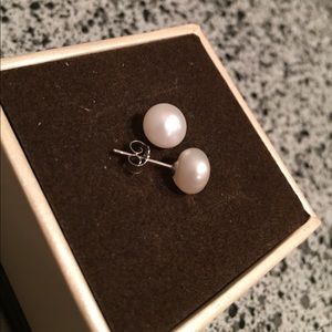 Real pearl earrings with S925 sterling silver.