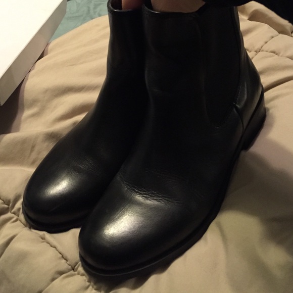 Me too black boots! Sz 9