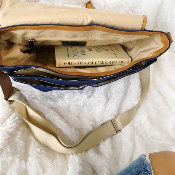 ๐ SOLD ๐Authentic Coach Messenger Bag - Picture 3 of 4