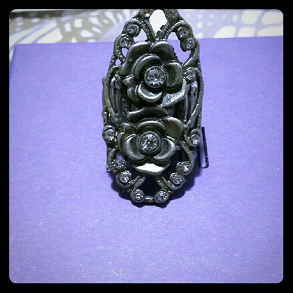 Double floral stretch ring