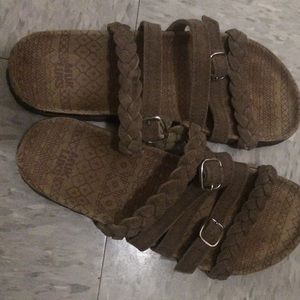 Muk Luks slip on sandals