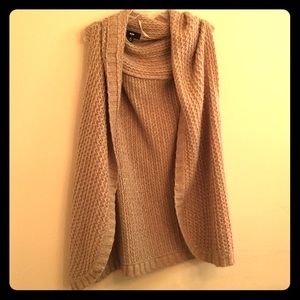 Beige sleeveless long sweater cardigan