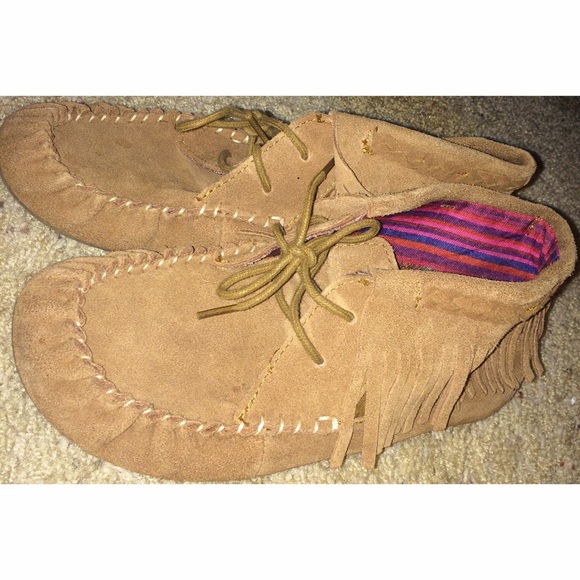 Fringe moccasins