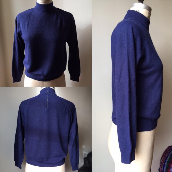 🌟Sold🌟Vintage Mock-neck Sweater 📘 - Picture 3 of 4