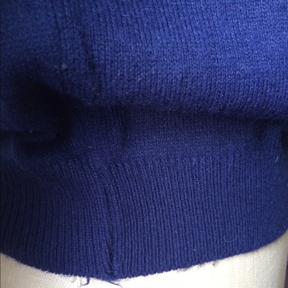 🌟Sold🌟Vintage Mock-neck Sweater 📘 - Picture 4 of 4