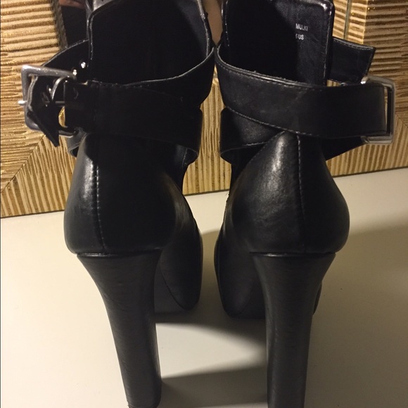 Peek a boo booties - Picture 2 of 2