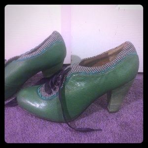 Poetic License Modcloth Shoes Green/Purple 8.5
