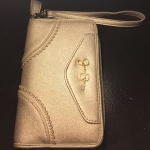 Jessica Simpson wristlet