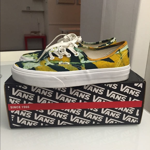 Tropical print vans - Picture 1 of 4