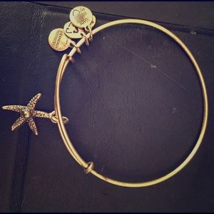 Starfish charm bangle