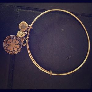 Four leaf clover charm bangle