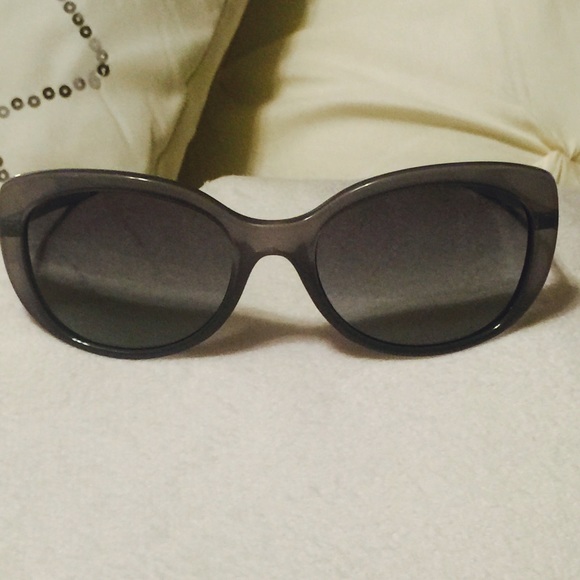 ❌❌Sold❌❌Vogue 🕶Authentic Gray Sunglasses - Picture 2 of 4