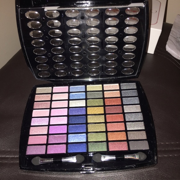 Make up pallet never used - Picture 1 of 2