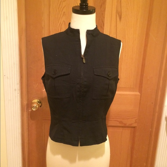 Black zip up top