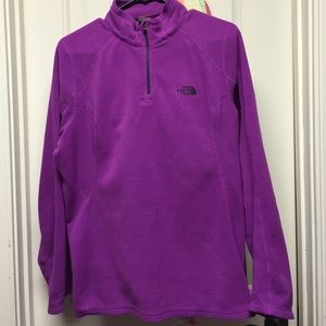North face fleece pullover. Like new condition.